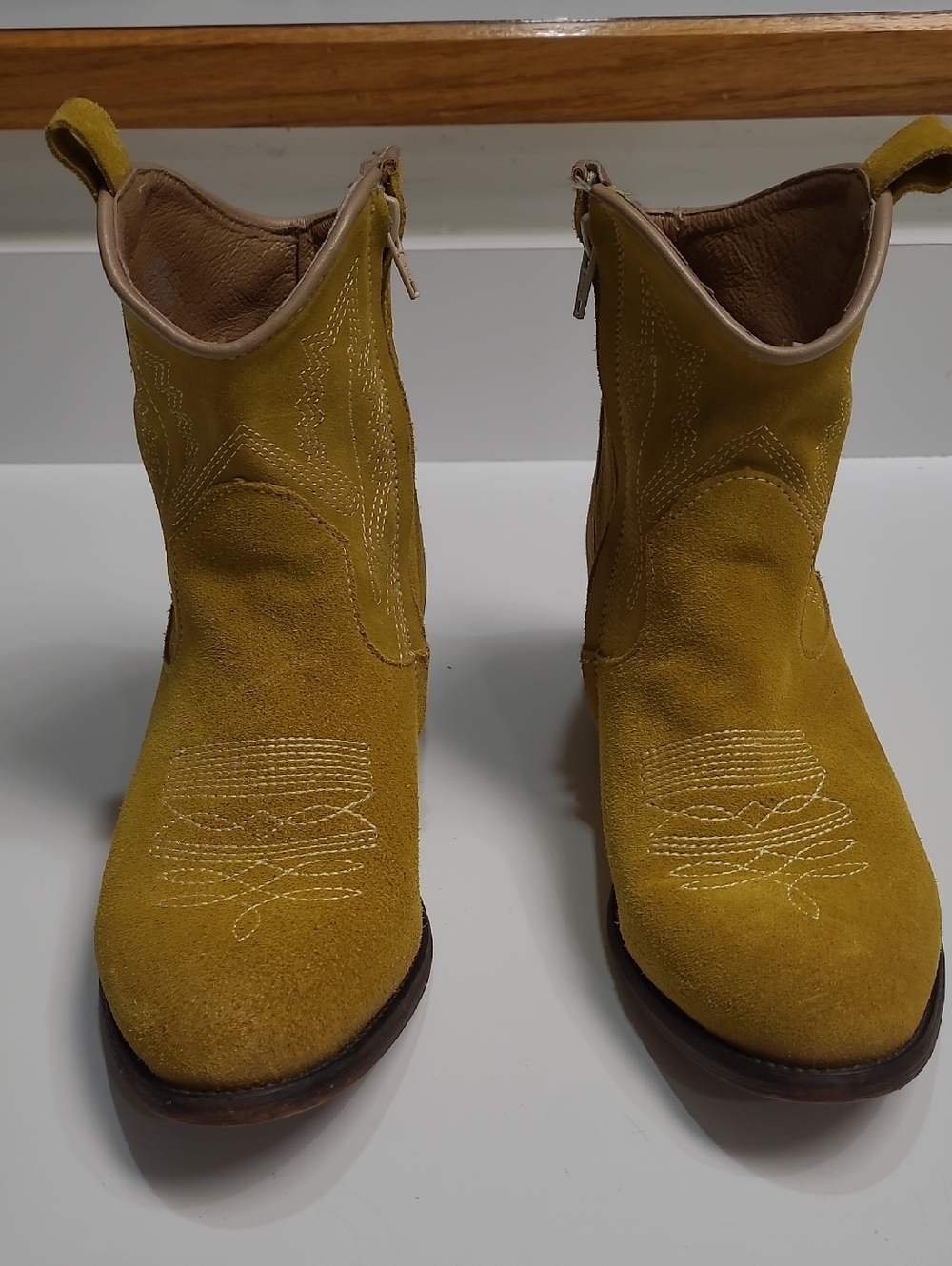 Zigi Artisan Mireya Lizard Embossed Western Yellow Suede Ankle Boots - Size 8.5